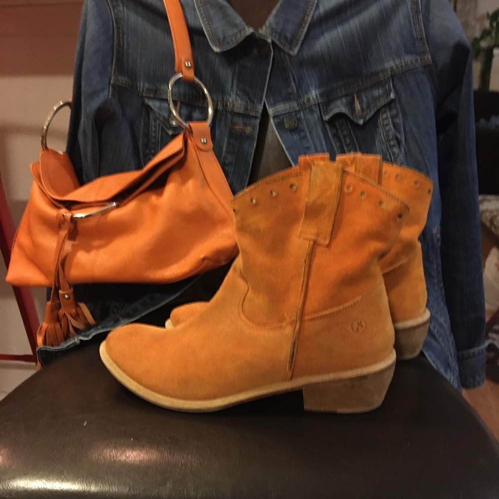 Gently used Bronx ankle boots size 9